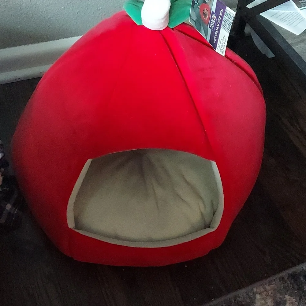 Heart to Tail character pet bed